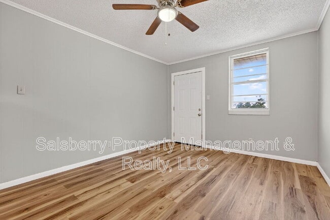 Building Photo - 1204 NW 3rd Ave