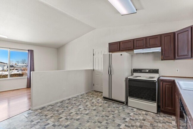 Building Photo - 3 Bed Home in Pueblo West with huge yard!