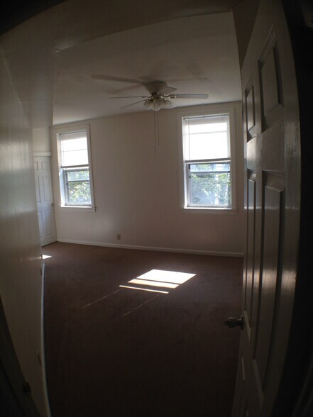 Building Photo - 8 W Hollister St