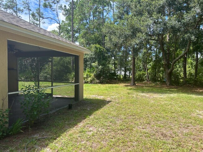 Building Photo - 3/2/2 House with screened in porch, on a c...