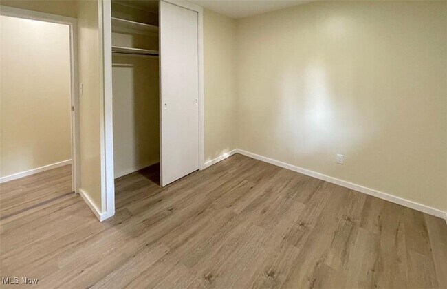 Building Photo - 9315 Glenwood Trail