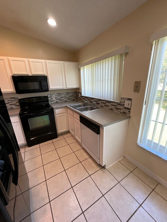 Building Photo - Beautiful 3/2 Condo in Osprey at the Oaks!