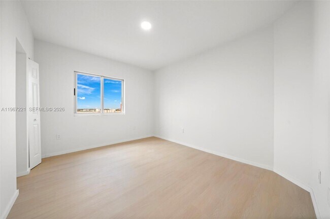 Building Photo - 3500 Coral Wy