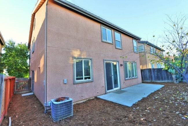 Building Photo - Beautiful 4 Bed 3 full bath Natomas Home!!