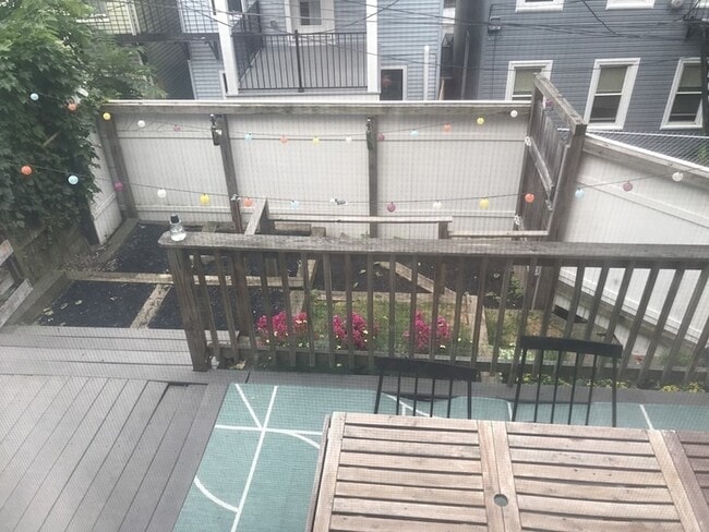 Building Photo - 296 Meridian St