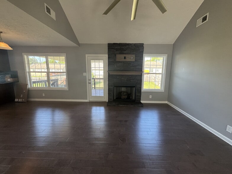 Building Photo - 1351 Freedom Dr