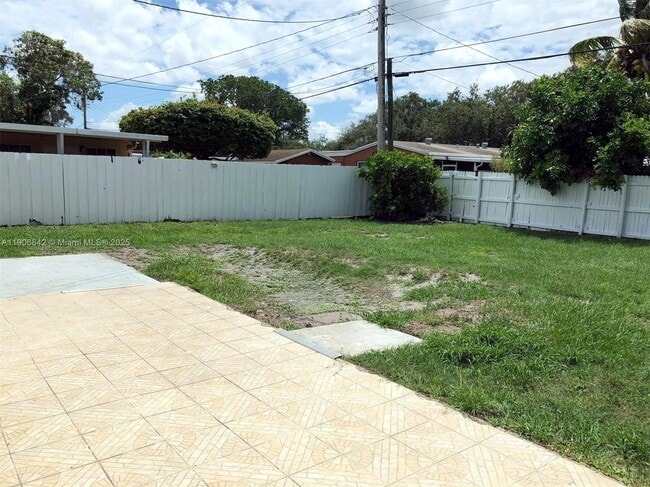 Building Photo - 1520 N 71st Terrace