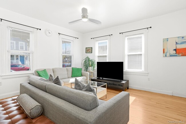 Building Photo - 11 S Cedar St