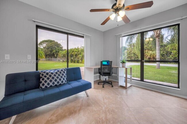 Building Photo - 1803 E Easy St