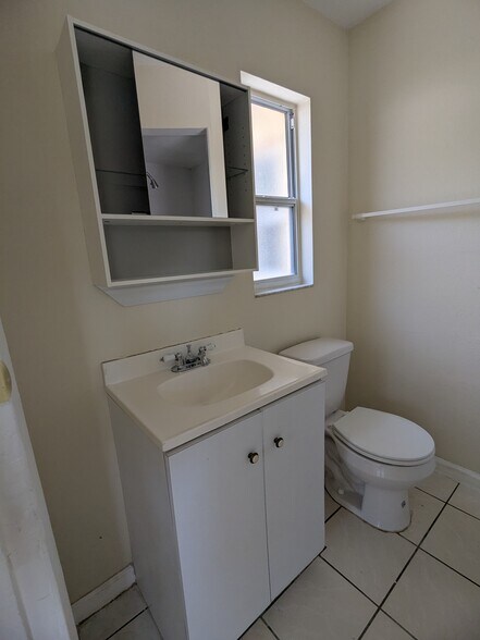 Master Bathroom - 2808 52nd ave dr w