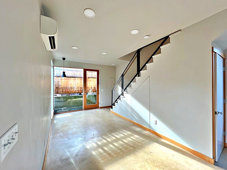 Building Photo - 417 SE 19th Ave
