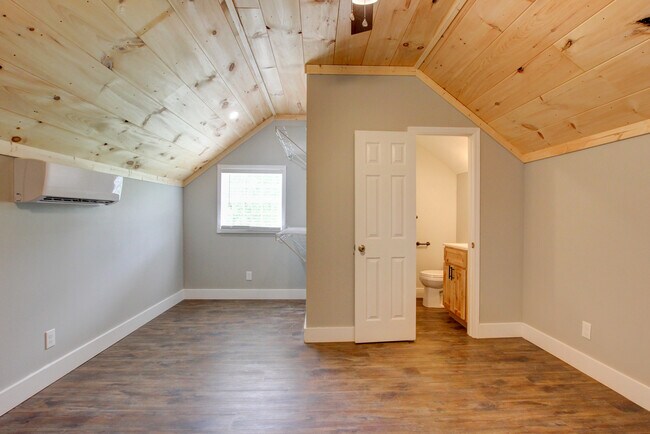 Building Photo - 5821 Highland Lick Rd