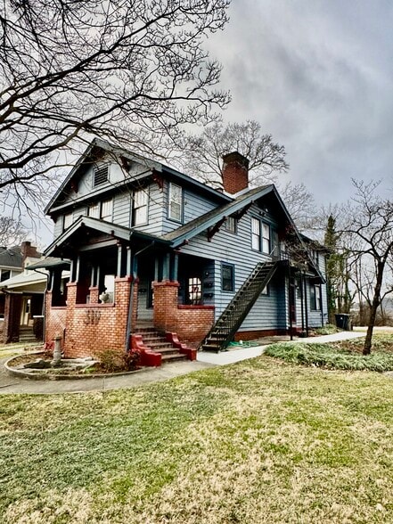 Building Photo - 319 E Scott Ave