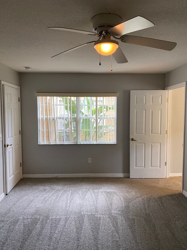 Building Photo - 613 Coconut Palm Way