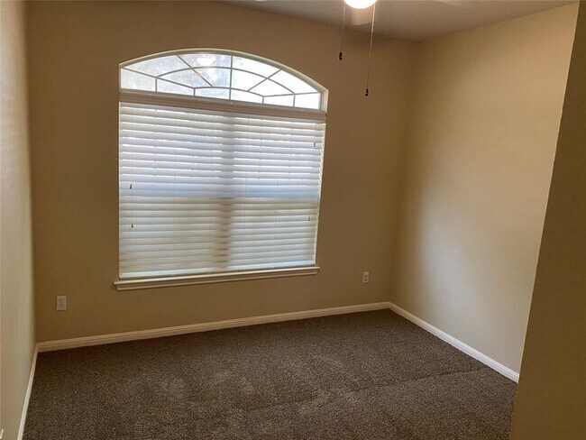 Building Photo - 30318 Bumble Bee Dr