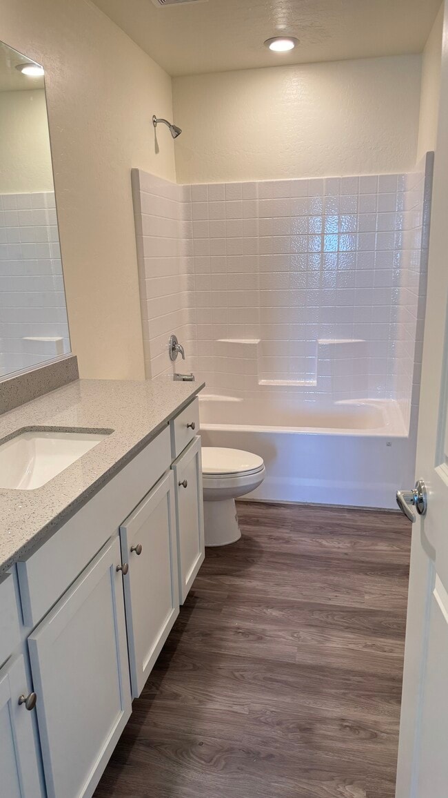 Building Photo - 1659 Luna Clf Ave