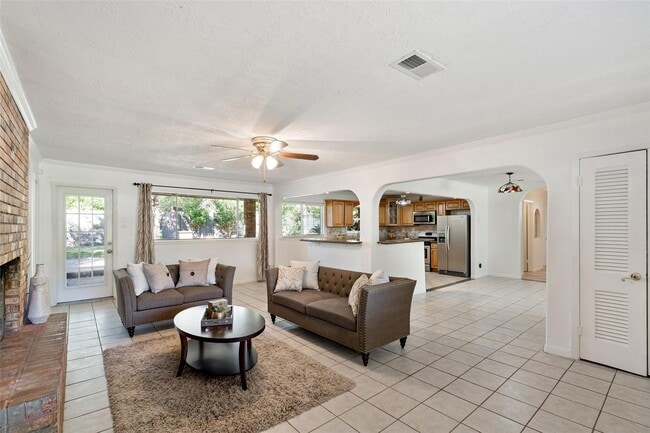 Building Photo - 9214 Bronco Dr