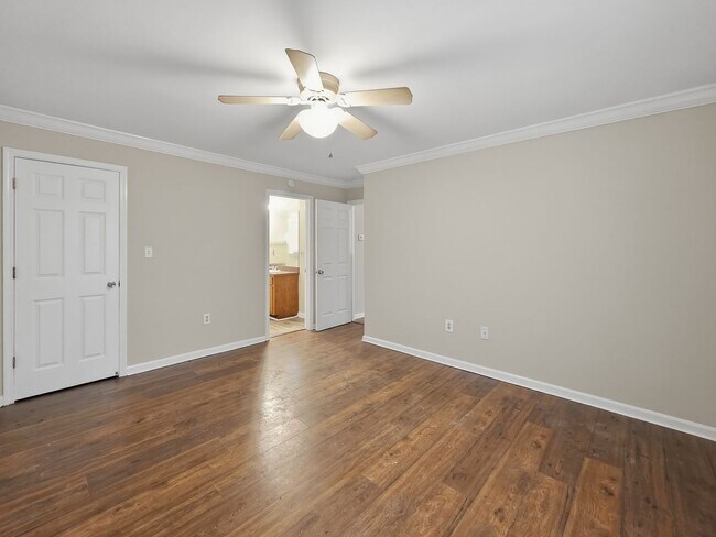 Building Photo - Fantastic 4 bedroom 2 bath home - Housing Vouchers Accepted