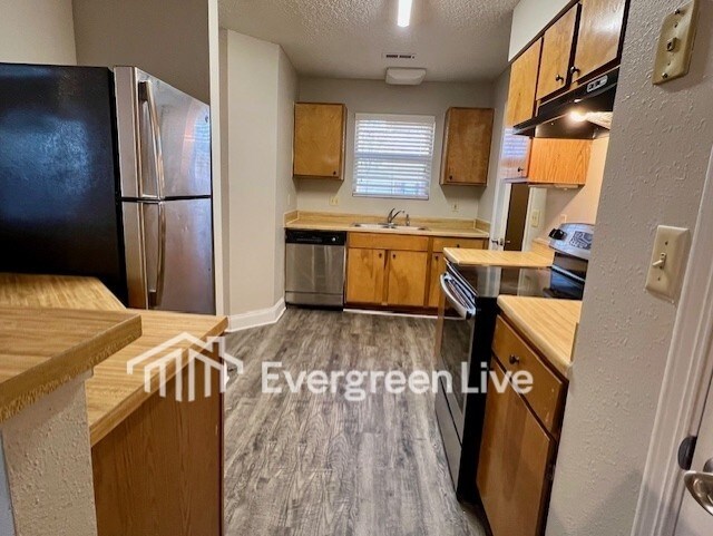 Building Photo - 105 Pembroke Ct