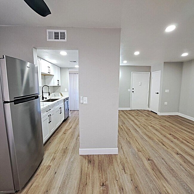 Building Photo - NEWLY RENOVATED & MODENIZED 2ND FLOOR CONDO IN SPRING VALLEY