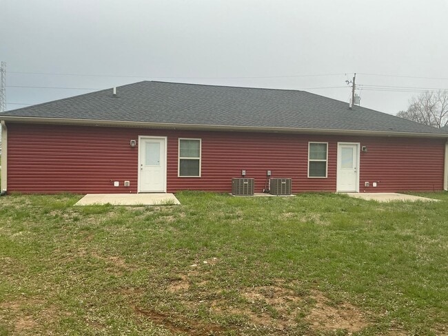 Building Photo - 600 Colonette unit A Hopkinsville, KY/ Available now!
