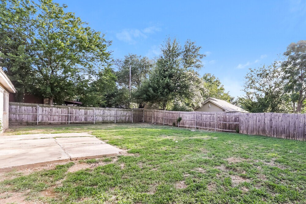 Building Photo - 6004 Cool Springs Dr