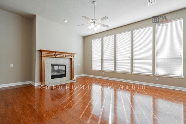Building Photo - Lake Views, Space & Lifestyle – Ask about our move in specials!