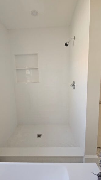 Building Photo - 16 Gerald Rd