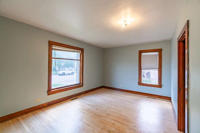 Building Photo - Available Now - First Month FREE!! 2+ Bedr...