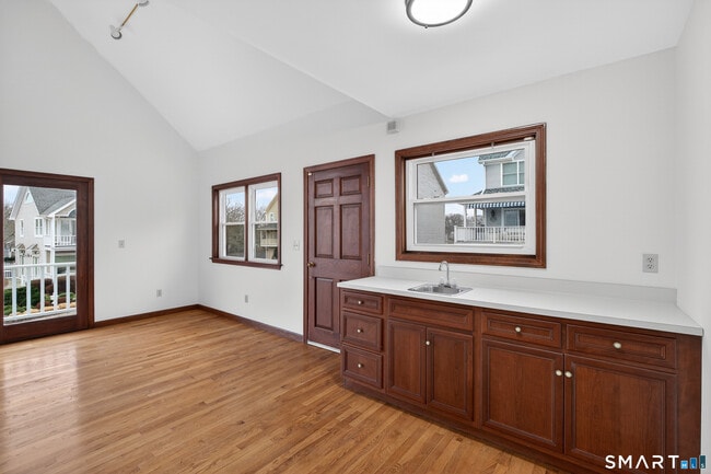 Building Photo - 82 Limewood Ave