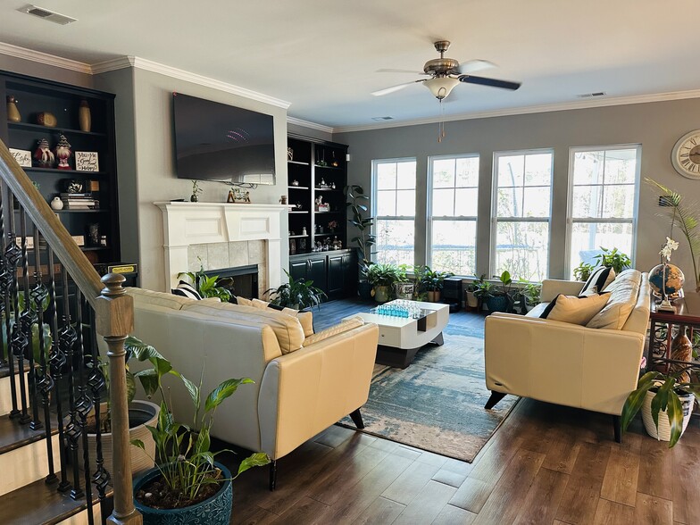 Building Photo - 226 Willow Point Cir