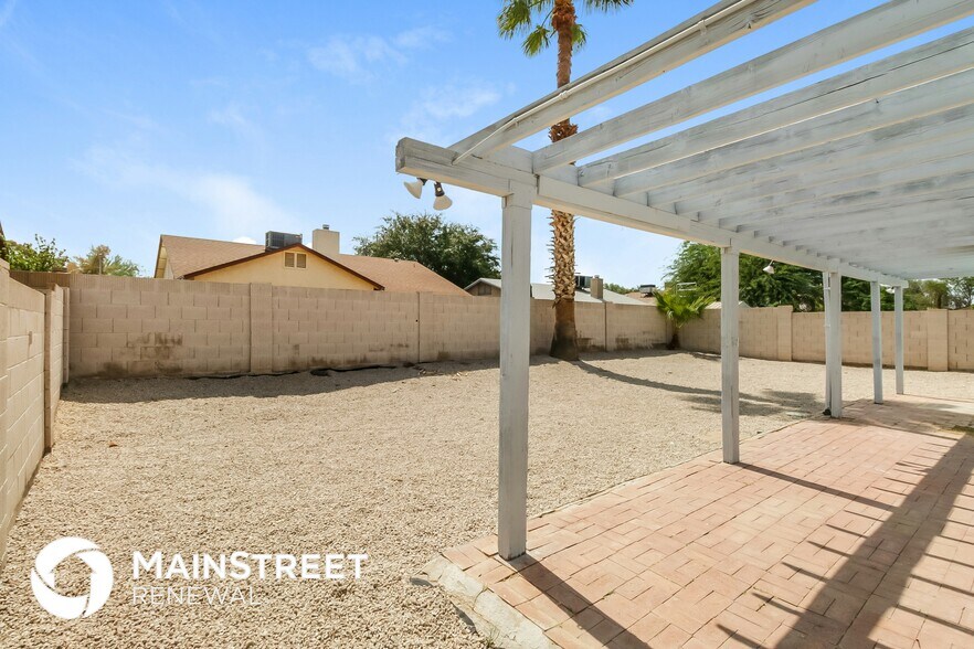 Building Photo - 1813 E Alta Vista Rd