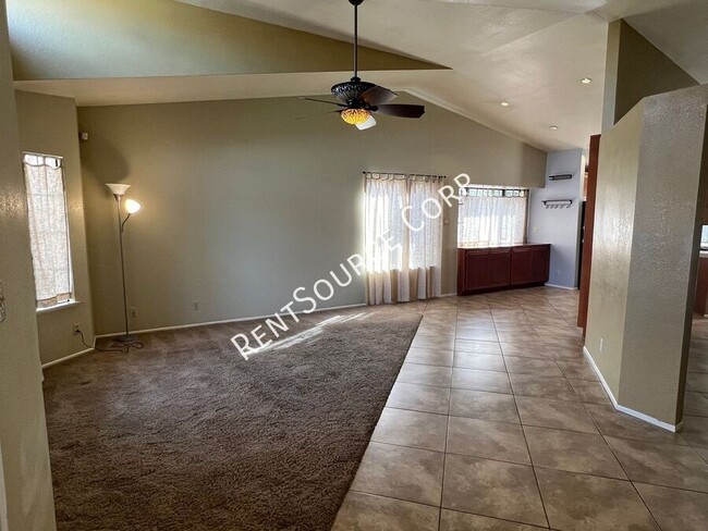 Building Photo - 4 Bedroom 2 bathroom home for rent in Palm...