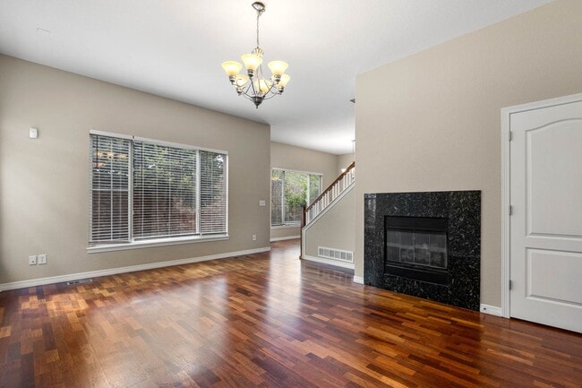 Building Photo - Spacious Townhome in Cherry Creek School District