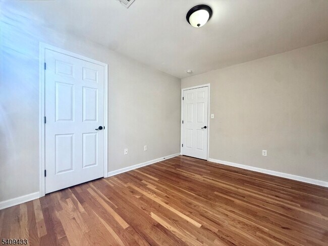 Building Photo - 623 Magnolia Ave