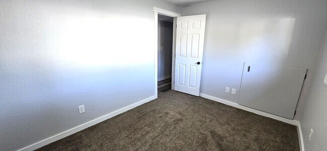 Building Photo - 2 Bedroom 1.5 Bathroom 1 Car Garage For Rent