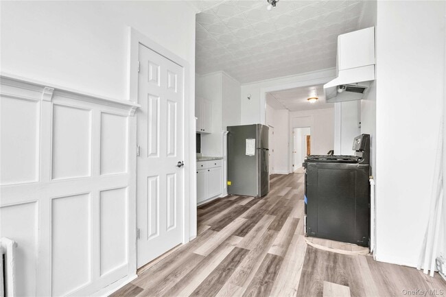 Building Photo - 71-60 69th Pl