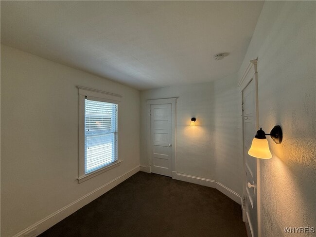 Building Photo - 95 Inwood Pl