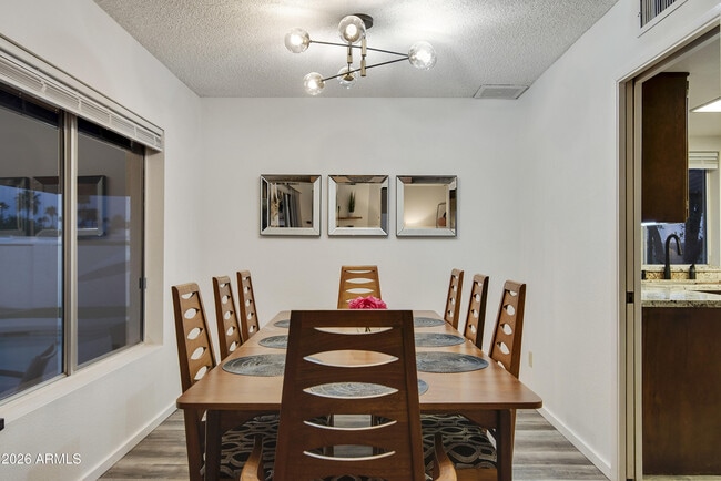 Building Photo - 5613 N 76th Pl