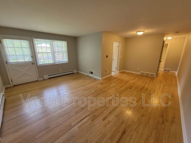 Building Photo - 9/11/13 Village Dr.