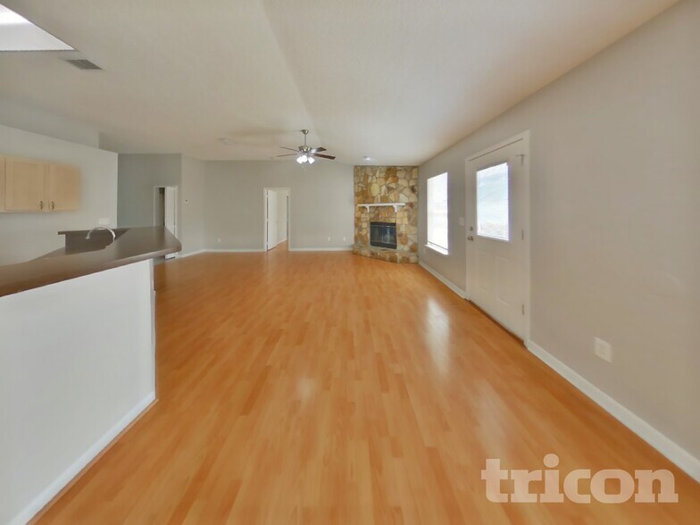 Building Photo - 325 Island View Cir