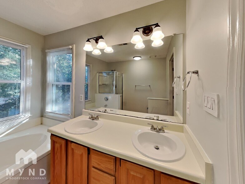 Building Photo - 2701 Moorsfield Ct