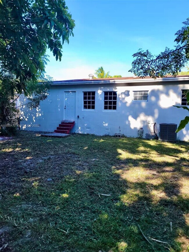 Building Photo - 15800 NE 15th Ave