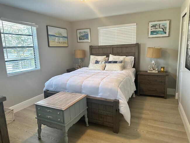 Building Photo - 244 Lexington Dr