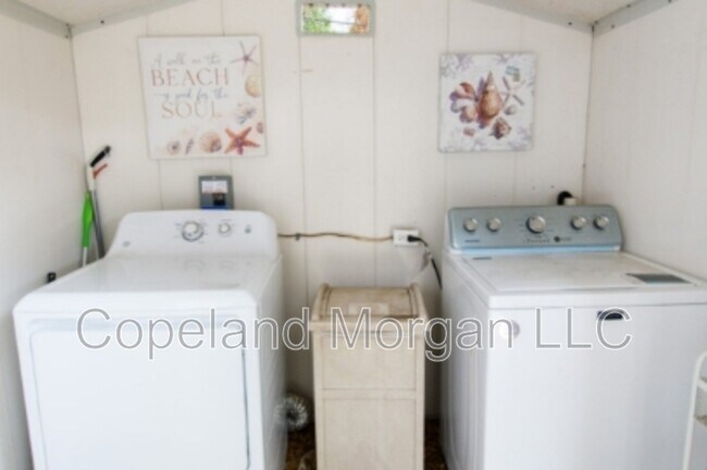 Building Photo - 829 5th St N