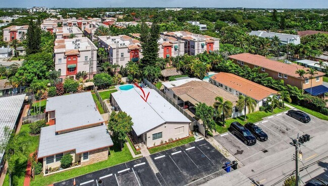 Building Photo - 1037 N Victoria Park Rd