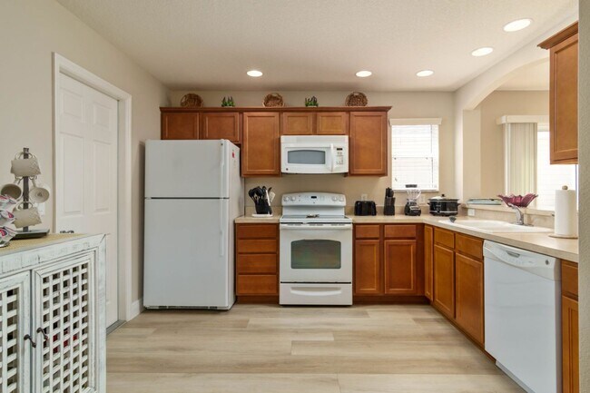 Building Photo - M304 Vidalia (VCSE/M10)