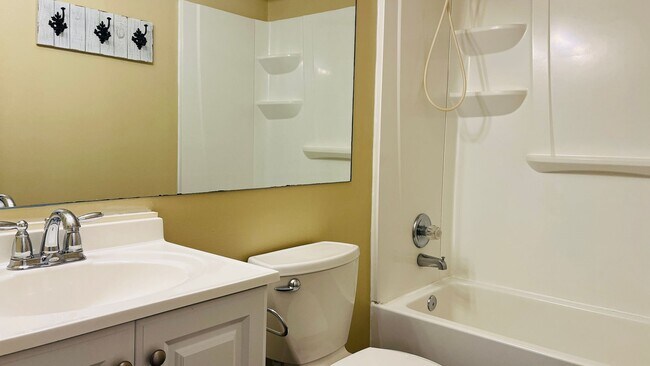 Building Photo - Charming Cottage Style 4 bedroom, 2 bathroom home in Lagrange! Must See!