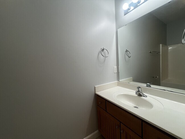 Building Photo - 1262 Greensview Cir
