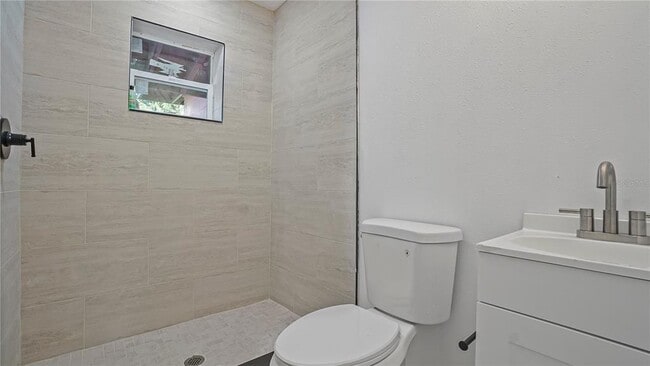 Building Photo - 5717 Lawndale Rd